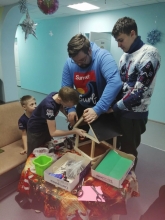 Посещение волонтерами центра социальной помощи семье и детям «Иланский» в селе Карапсель январь 2023